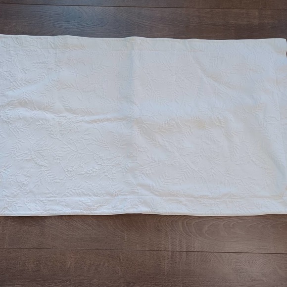 Ralph Lauren King Size Matelasse Quilted Fern Ivory Pillow Shams - Picture 5 of 5